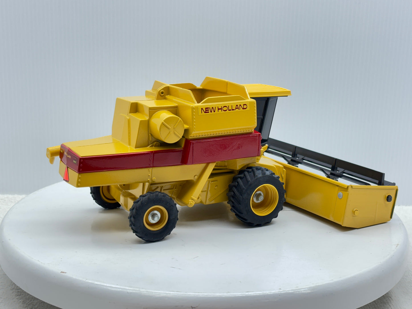 1/32 New Holland TR96