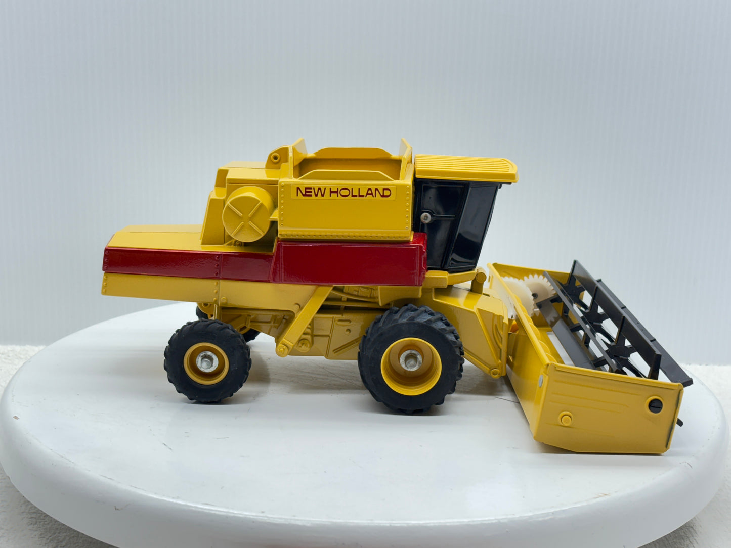 1/32 New Holland TR96
