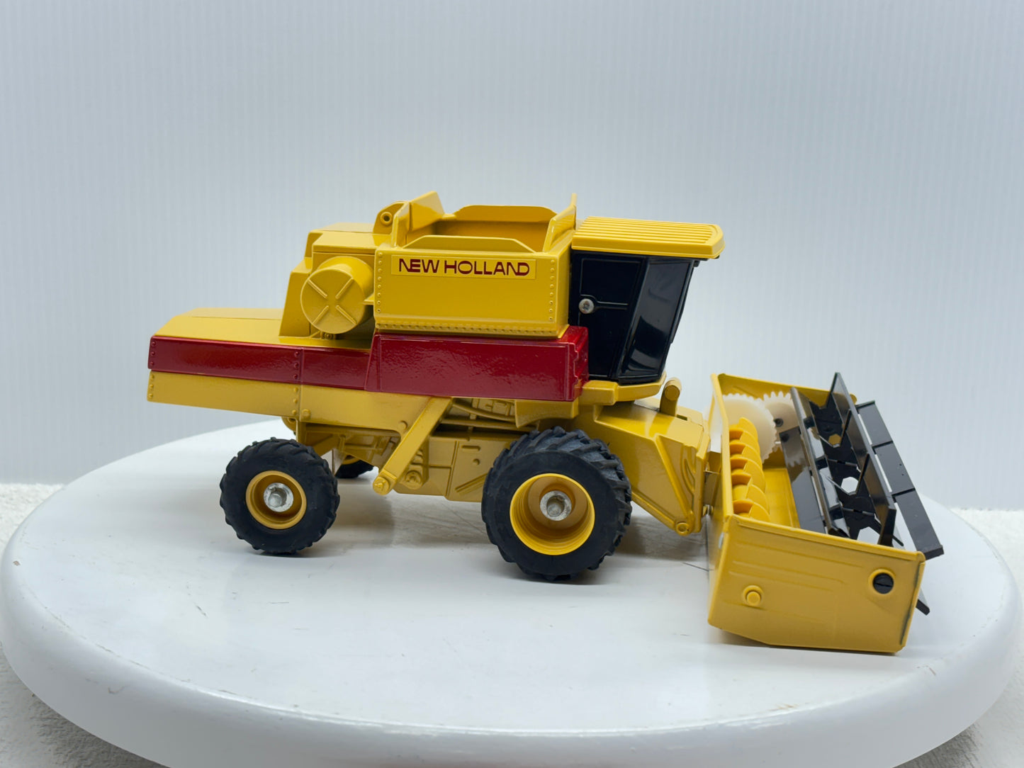 1/32 New Holland TR96