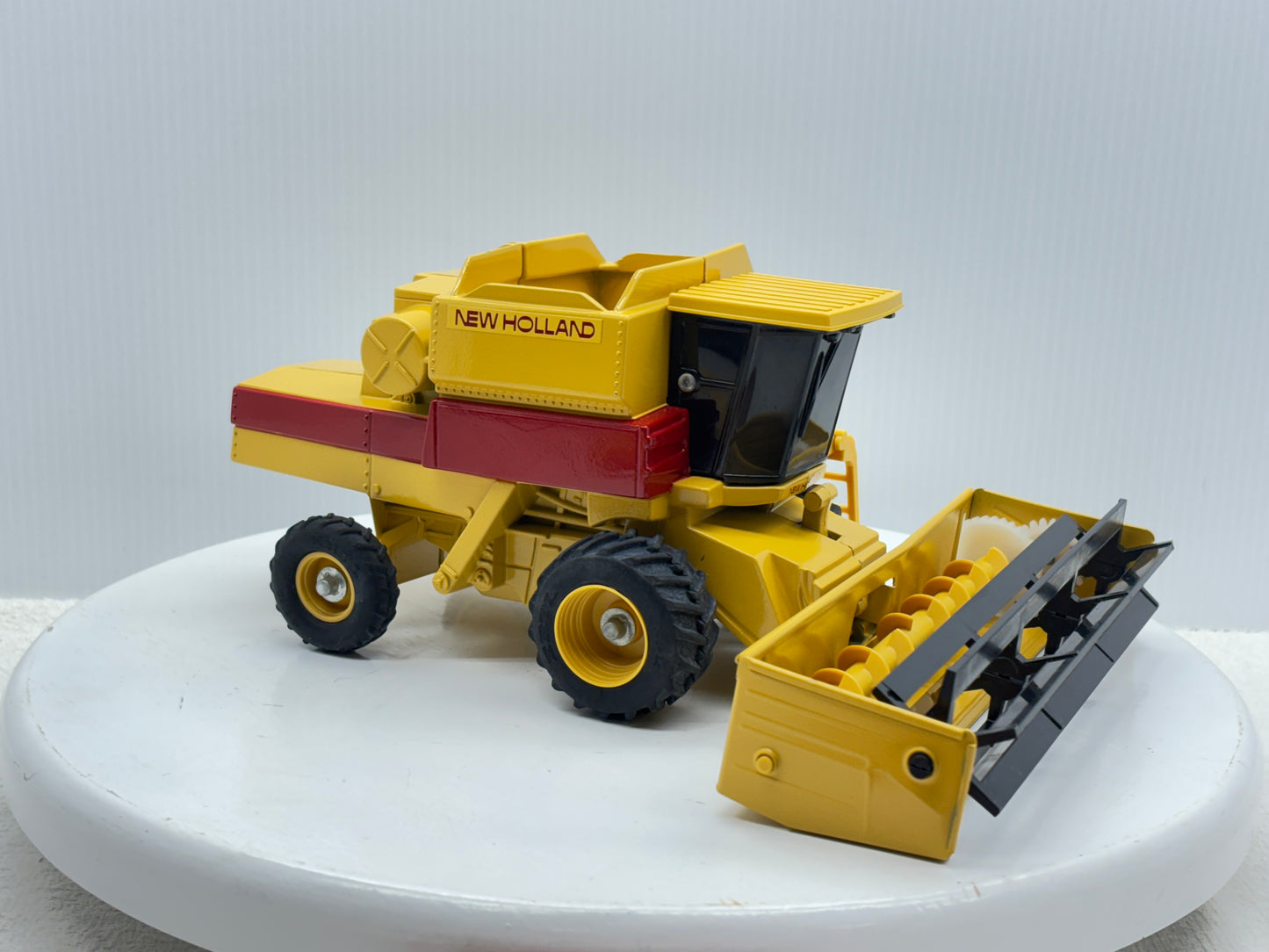 1/32 New Holland TR96