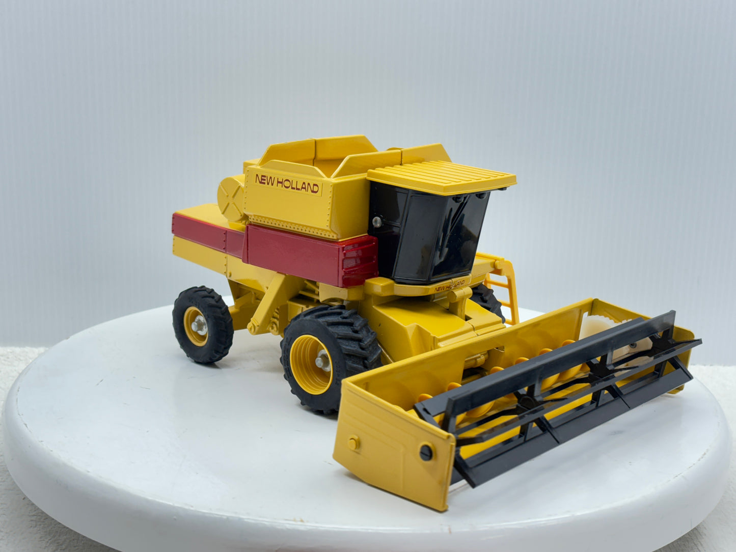 1/32 New Holland TR96