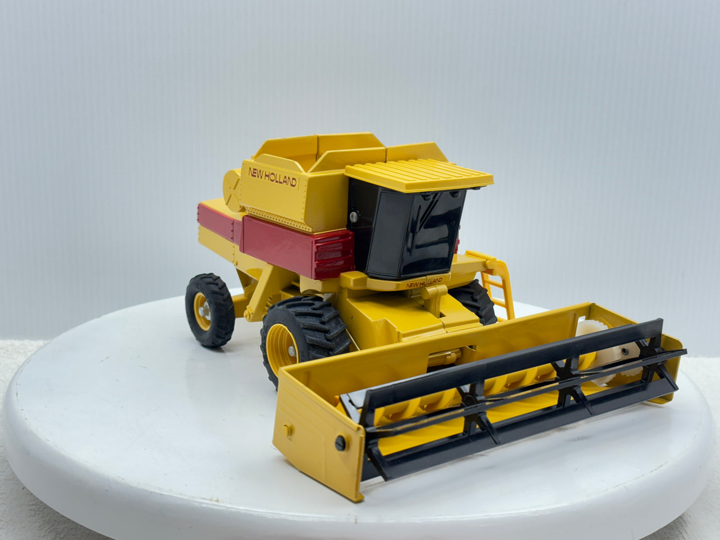 1/32 New Holland TR96