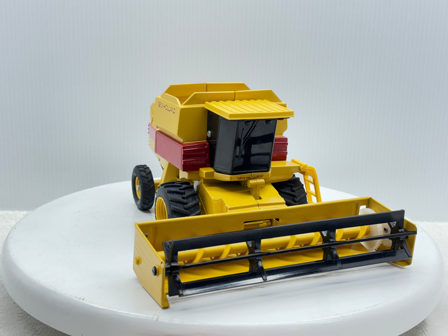 1/32 New Holland TR96