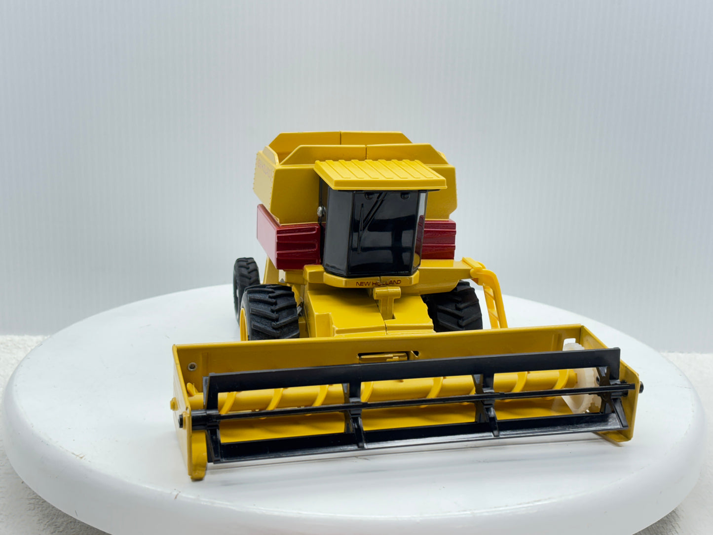 1/32 New Holland TR96