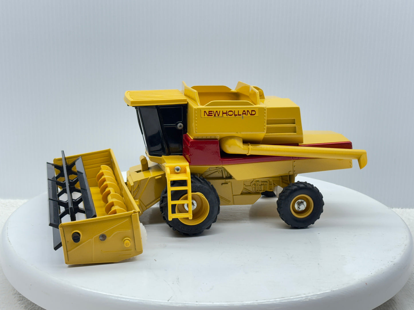 1/32 New Holland TR96