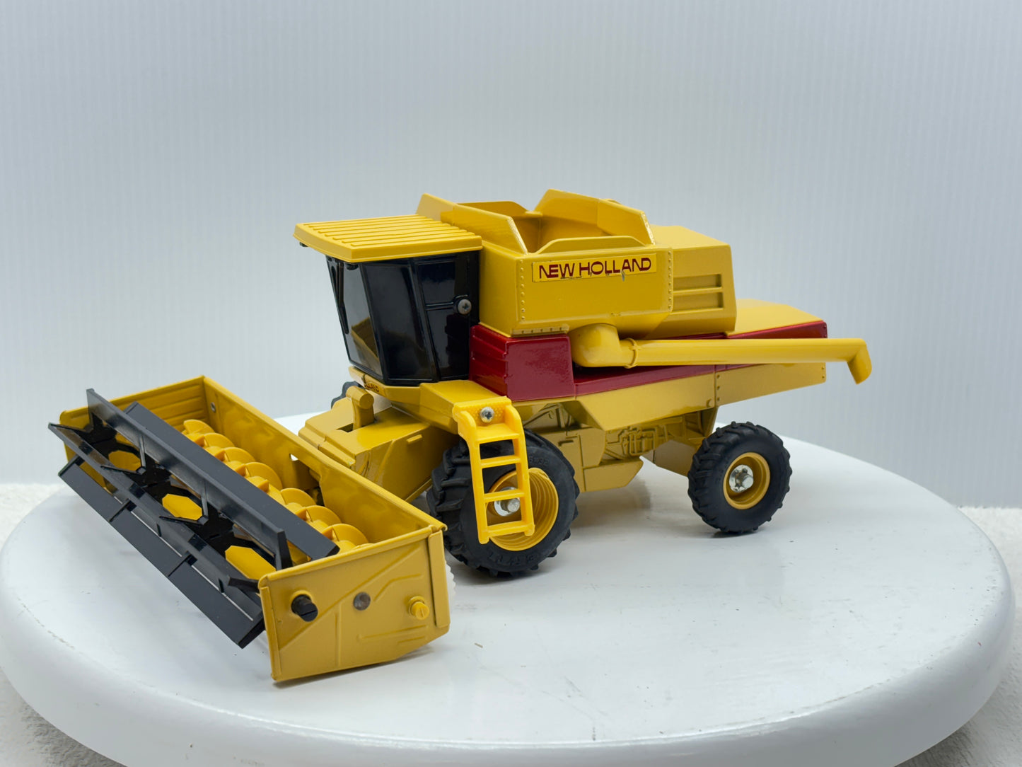 1/32 New Holland TR96