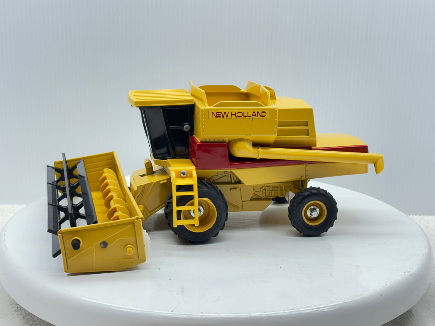 1/32 New Holland TR96
