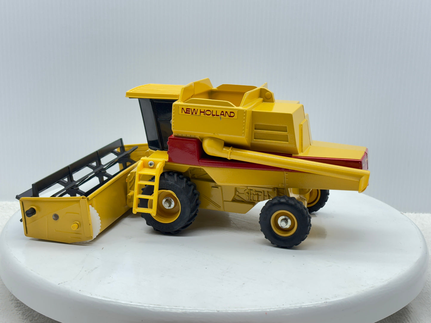 1/32 New Holland TR96
