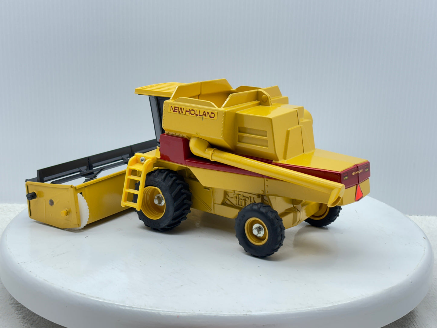 1/32 New Holland TR96