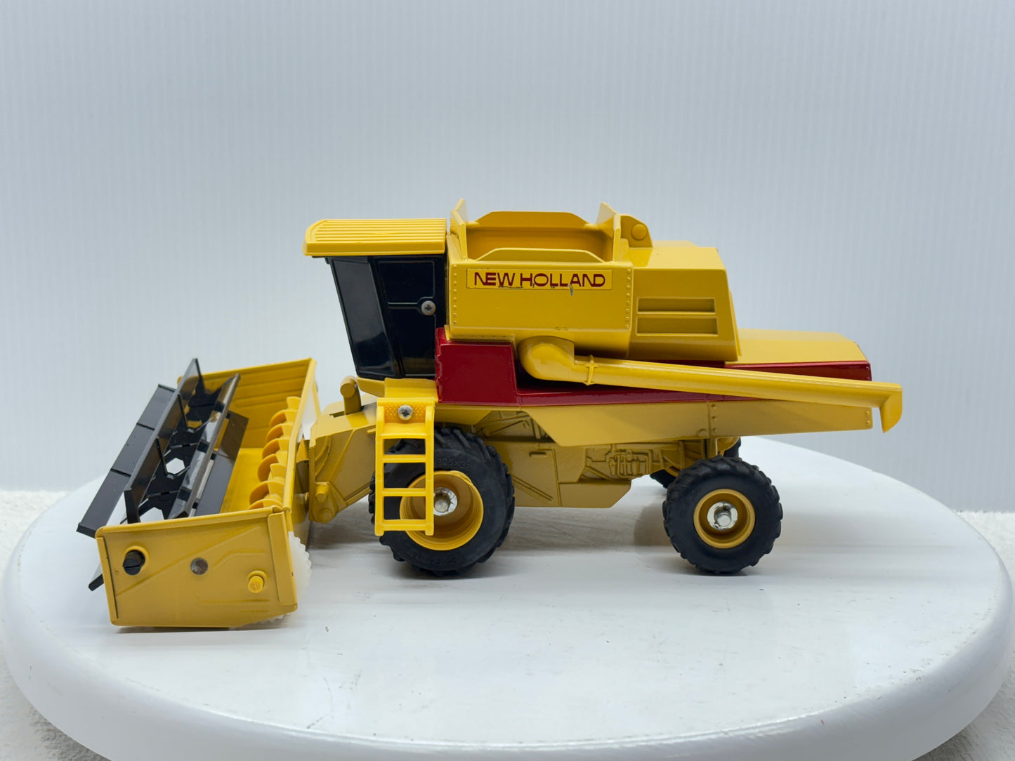 1/32 New Holland TR96