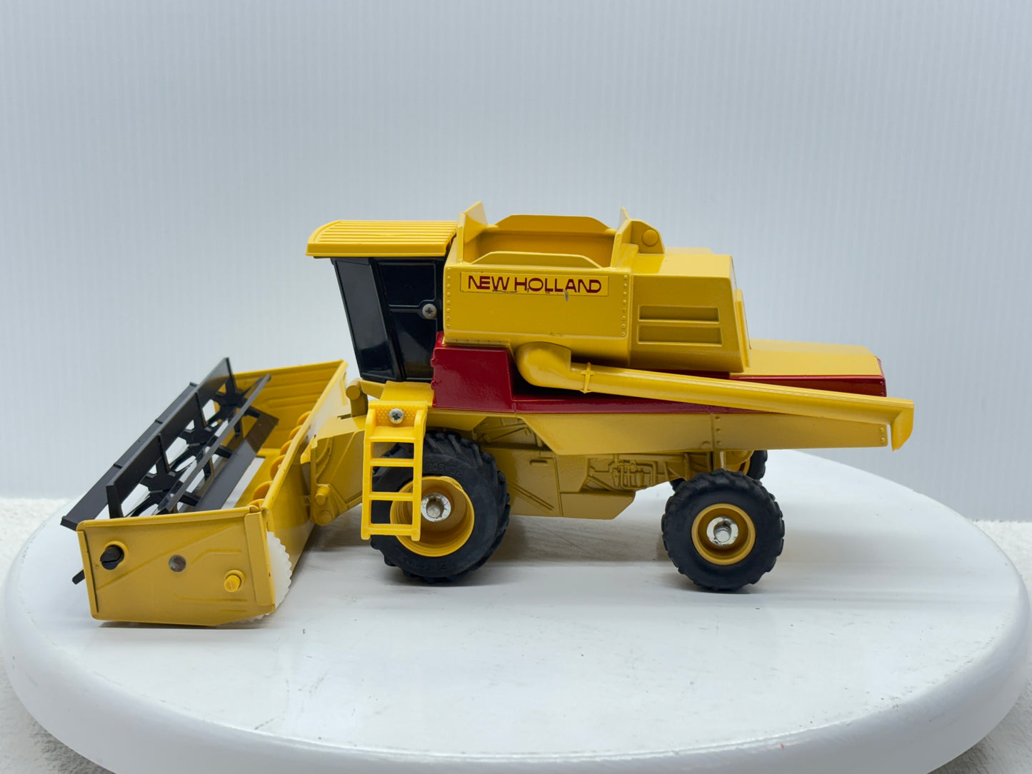 1/32 New Holland TR96