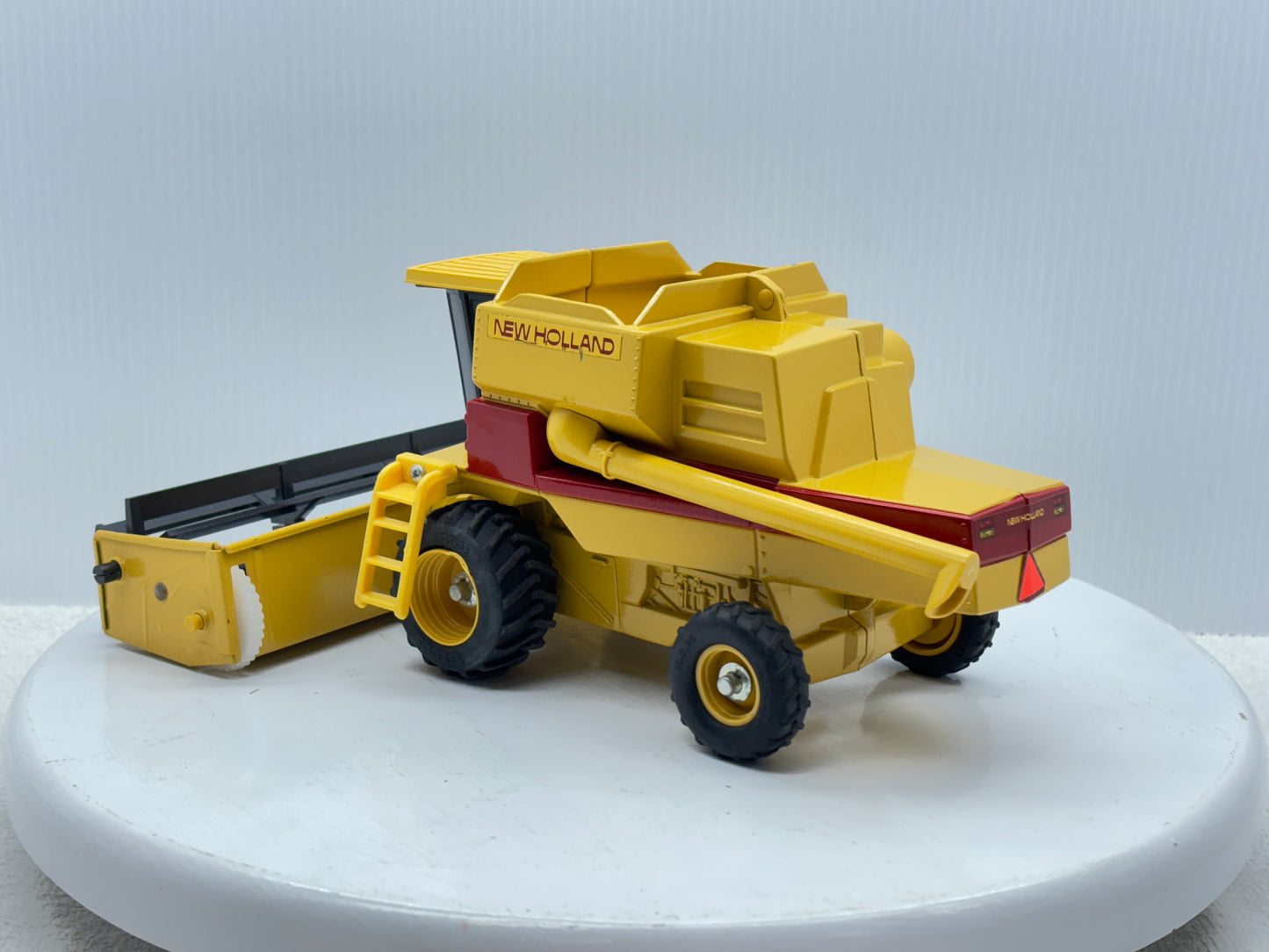 1/32 New Holland TR96