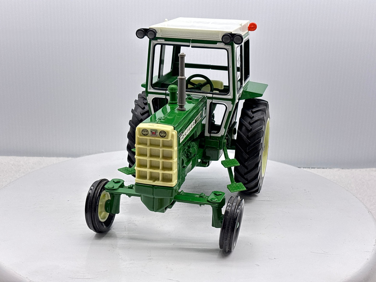 1/16 Oliver 1655 with Hiniker Cab