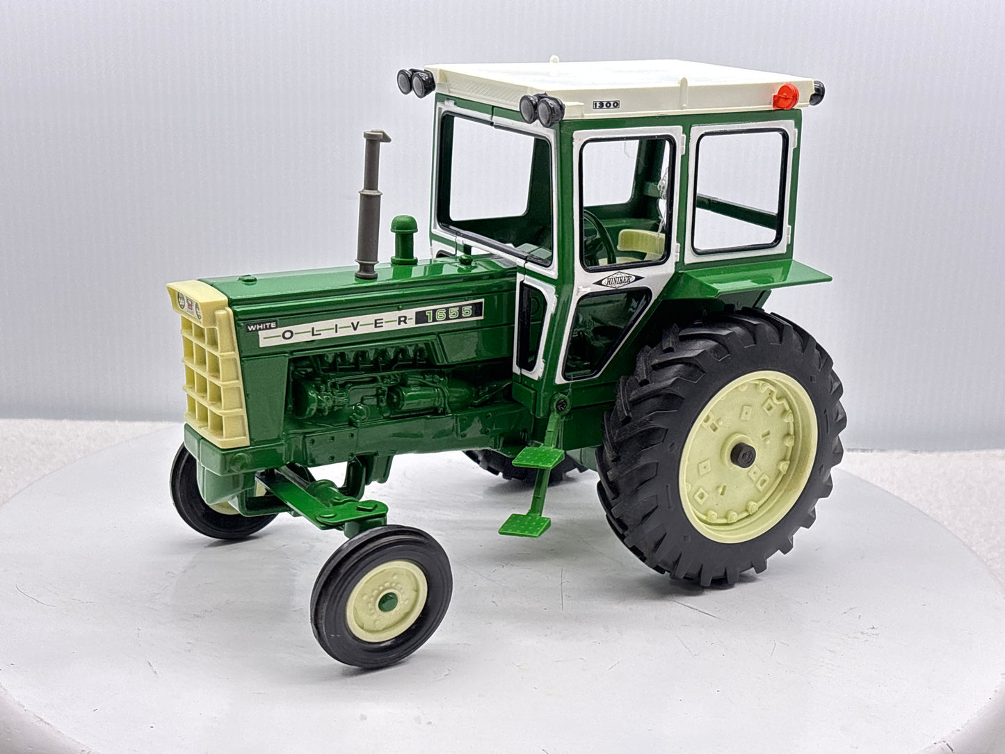 1/16 Oliver 1655 with Hiniker Cab