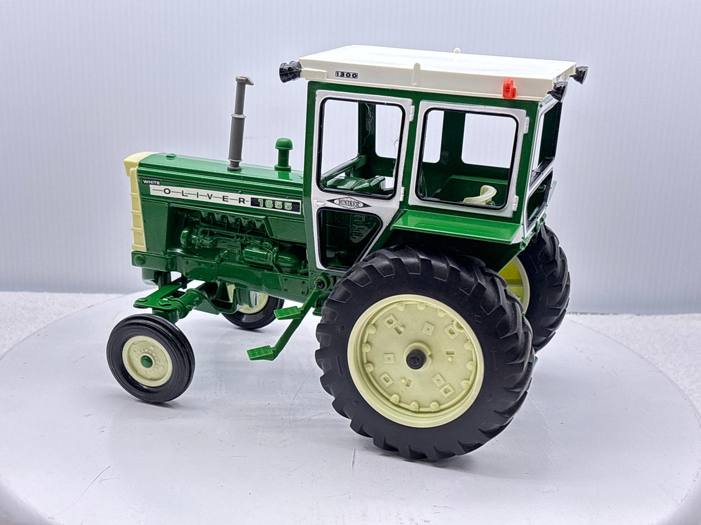 1/16 Oliver 1655 with Hiniker Cab