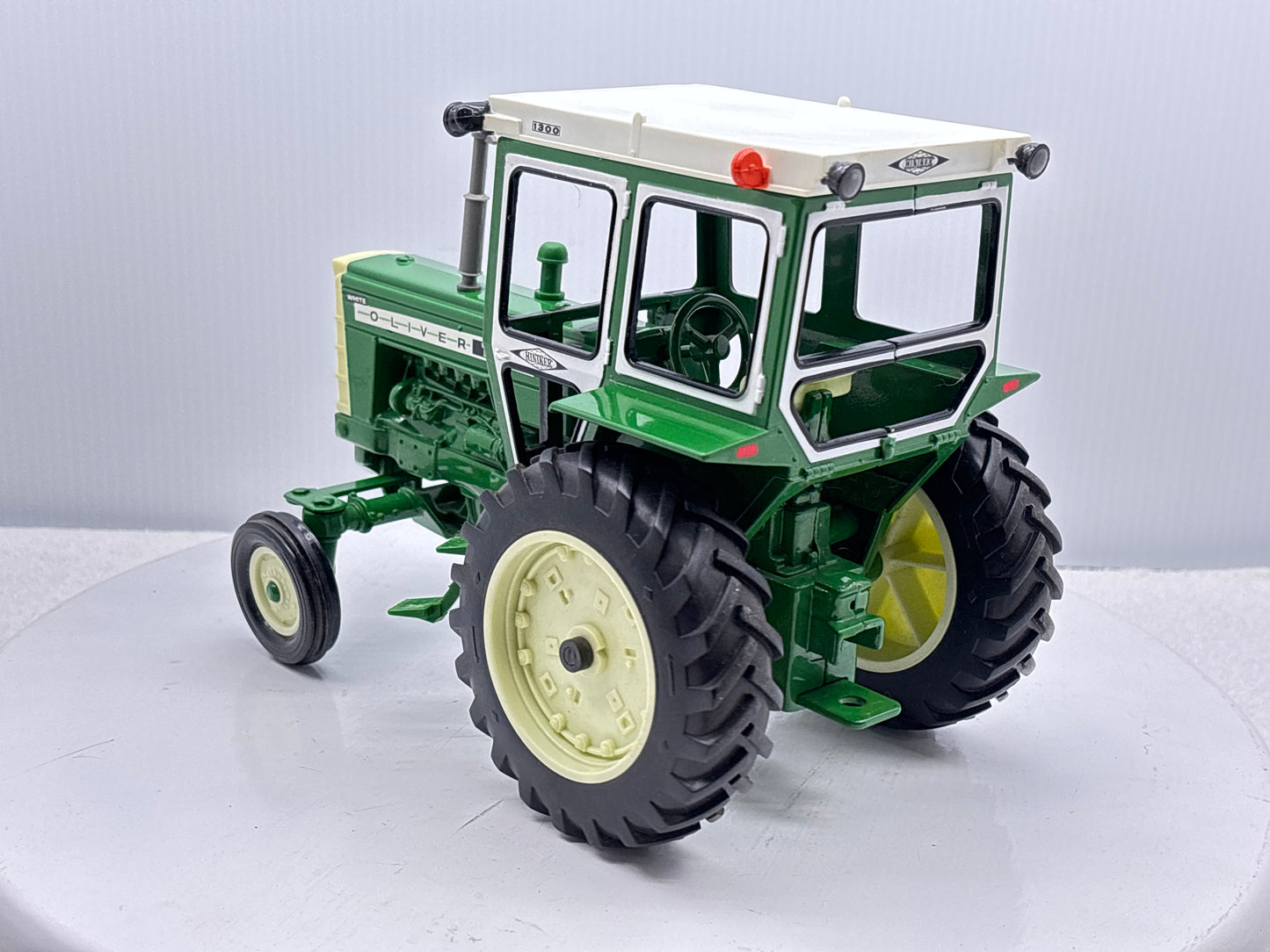 1/16 Oliver 1655 with Hiniker Cab