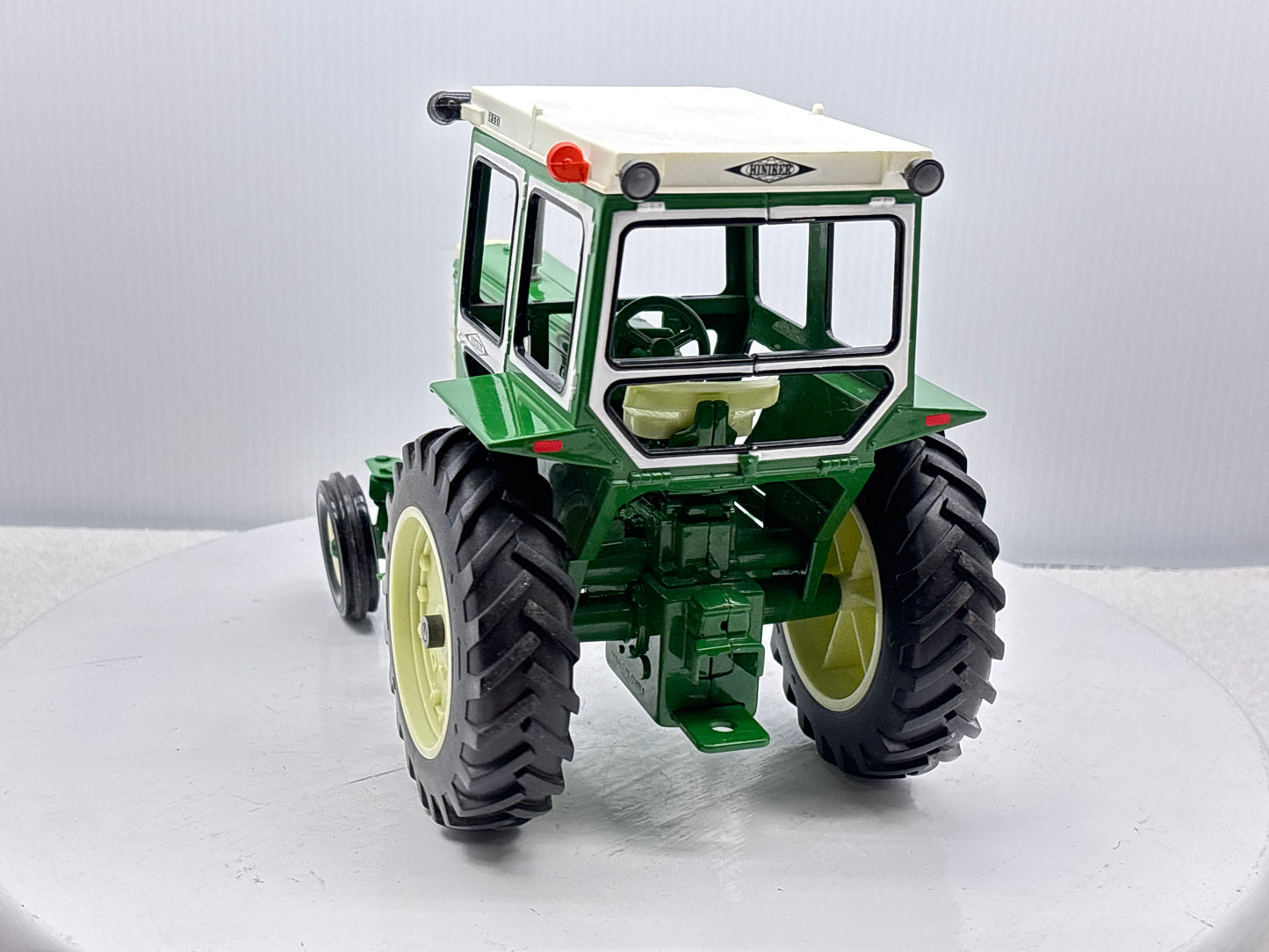 1/16 Oliver 1655 with Hiniker Cab