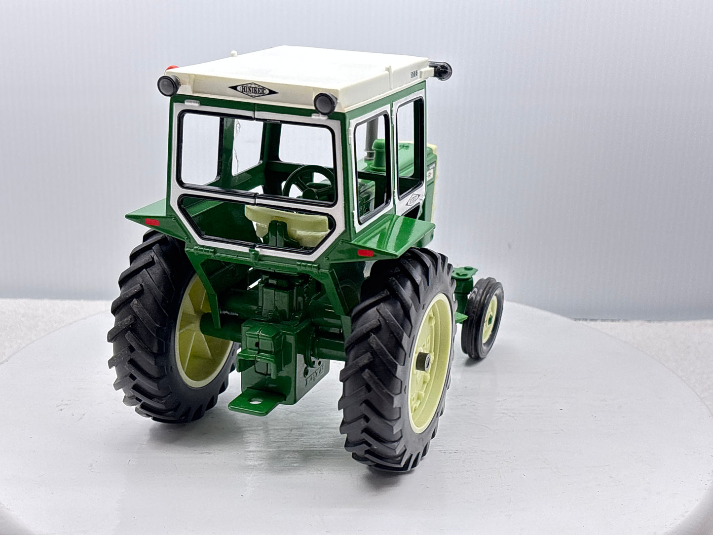 1/16 Oliver 1655 with Hiniker Cab