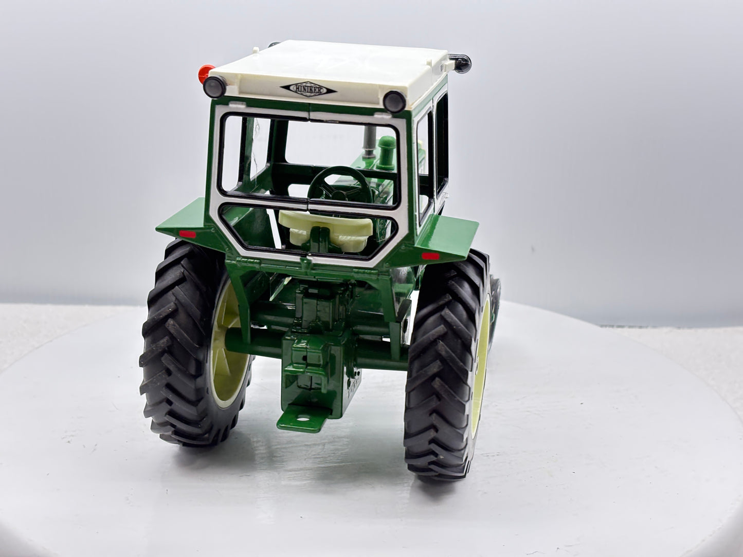 1/16 Oliver 1655 with Hiniker Cab