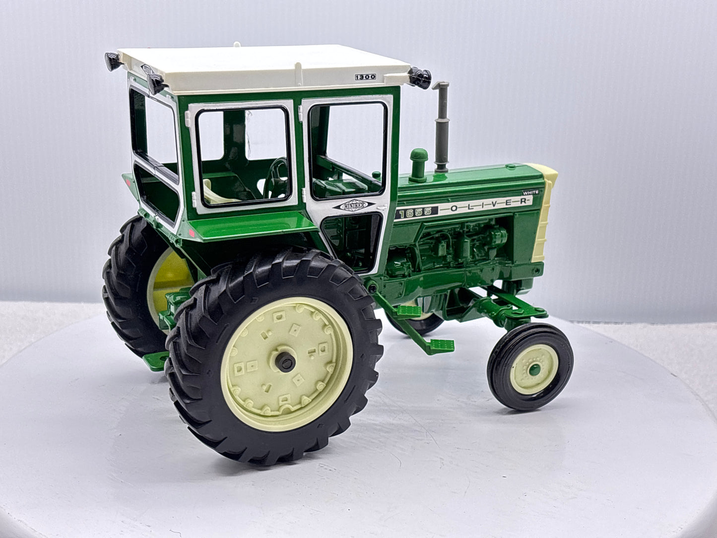 1/16 Oliver 1655 with Hiniker Cab