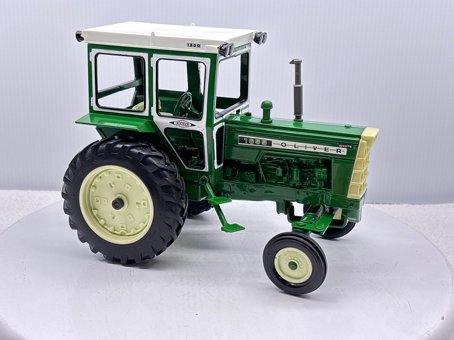 1/16 Oliver 1655 with Hiniker Cab