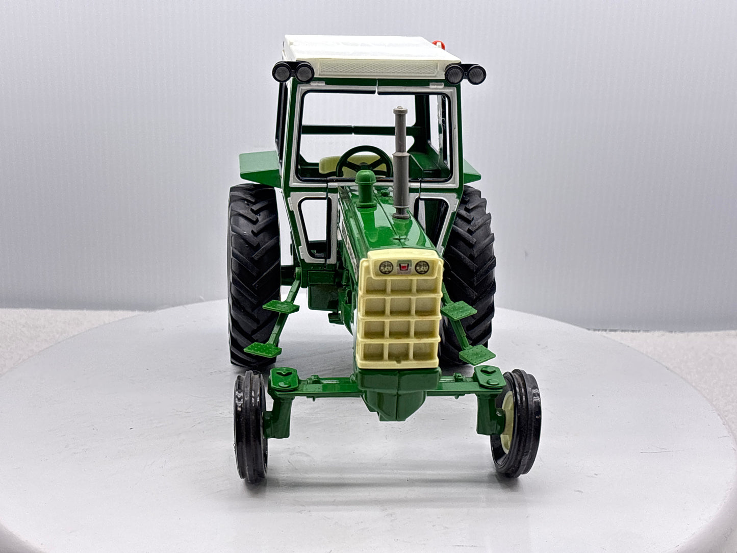 1/16 Oliver 1655 with Hiniker Cab