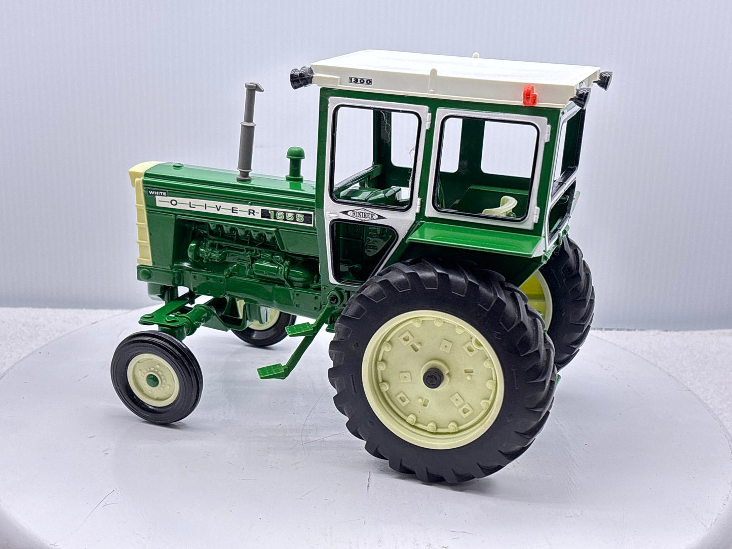 1/16 Oliver 1655 with Hiniker Cab