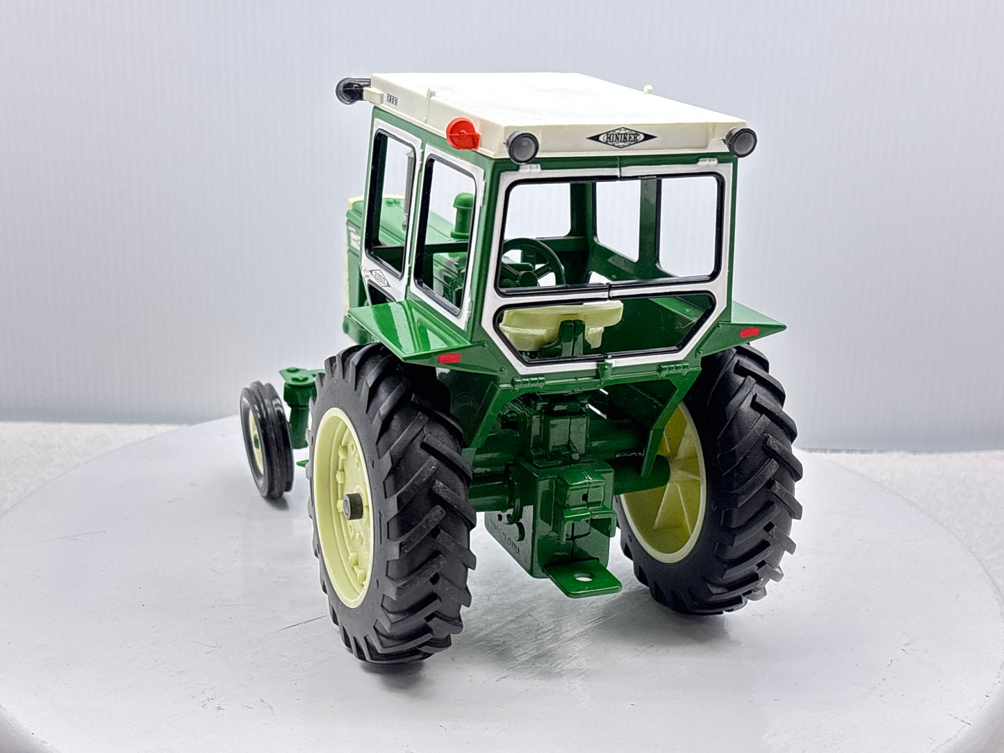 1/16 Oliver 1655 with Hiniker Cab