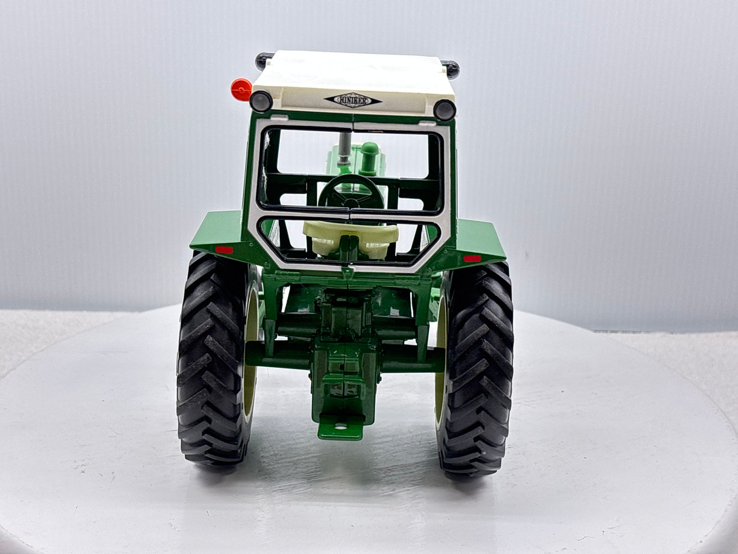 1/16 Oliver 1655 with Hiniker Cab