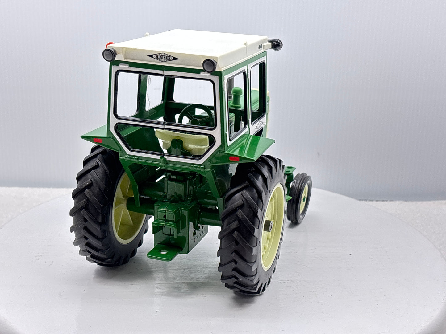 1/16 Oliver 1655 with Hiniker Cab