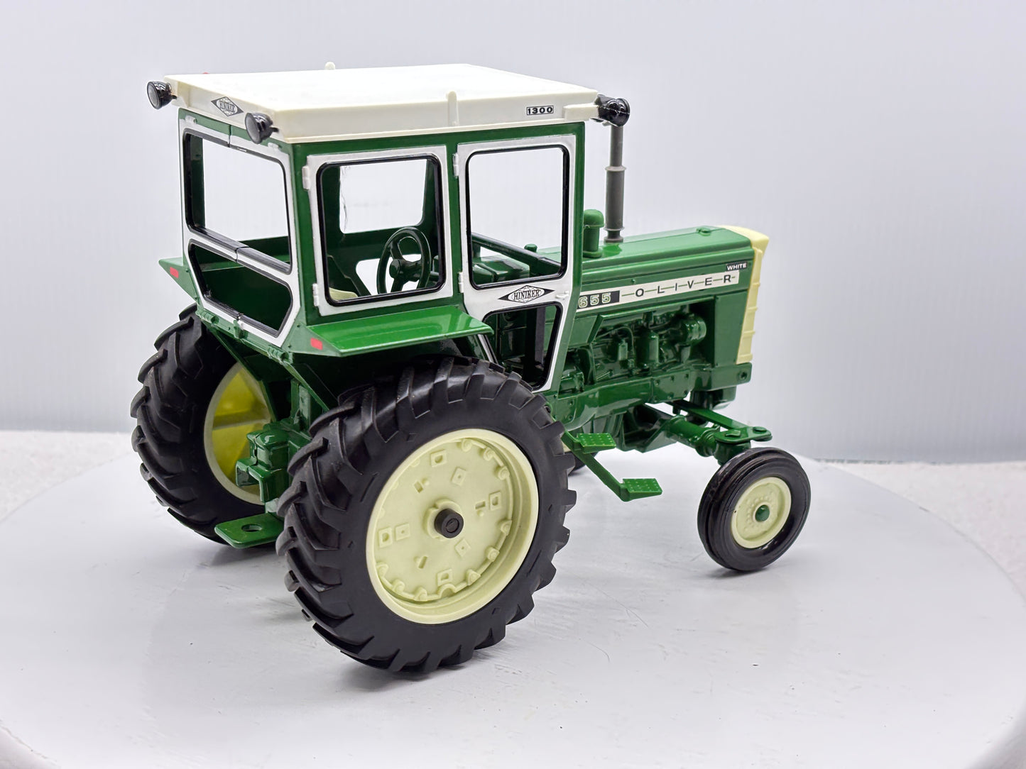 1/16 Oliver 1655 with Hiniker Cab
