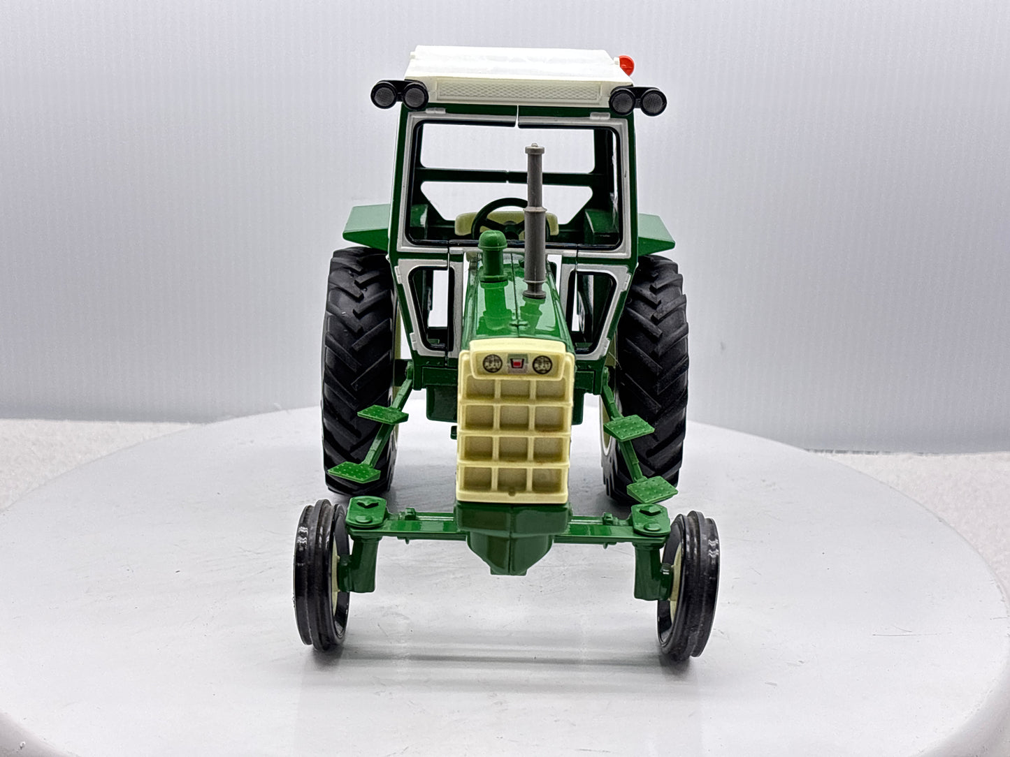 1/16 Oliver 1655 with Hiniker Cab