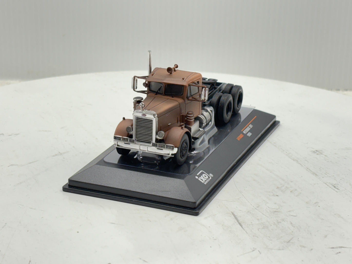 1/64 Peterbilt 281 (1955)