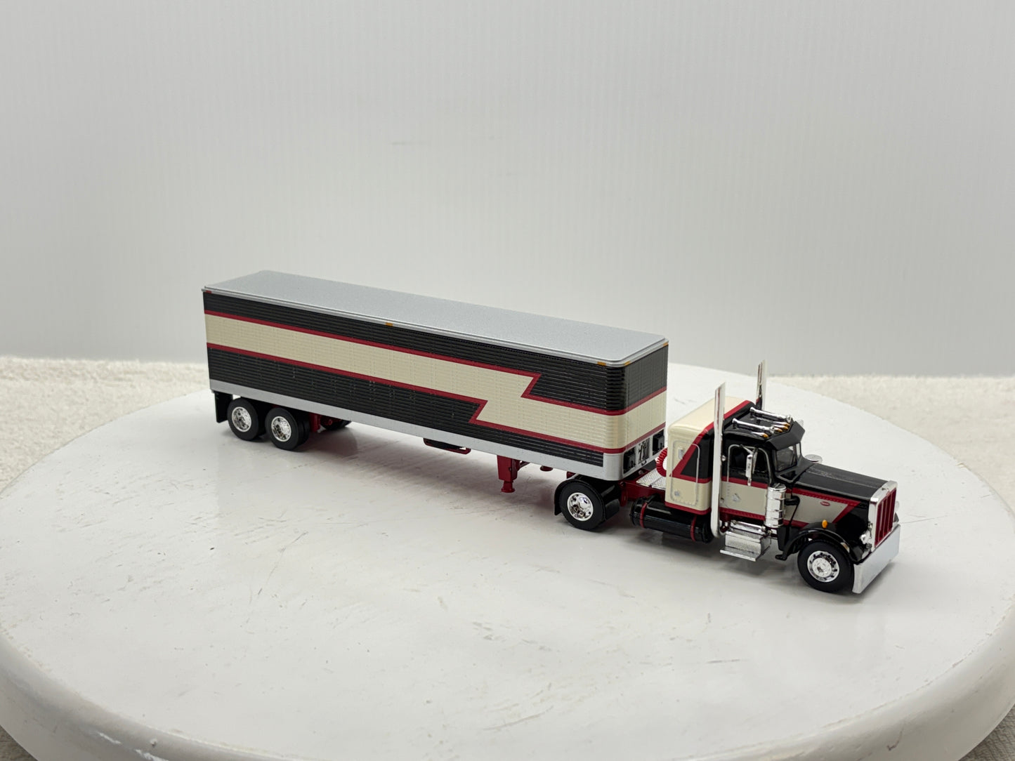 1/64 Peterbilt 359