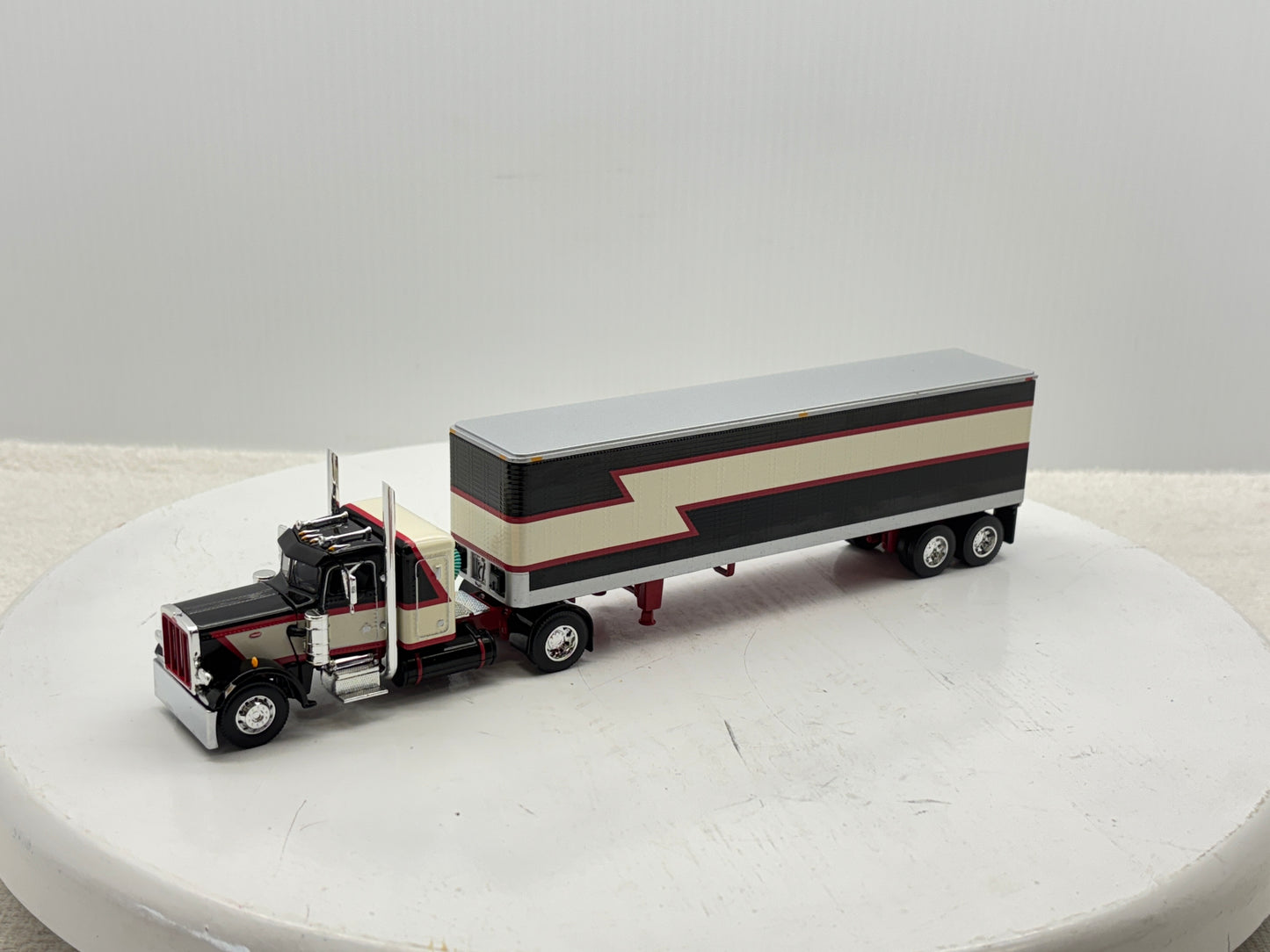 1/64 Peterbilt 359