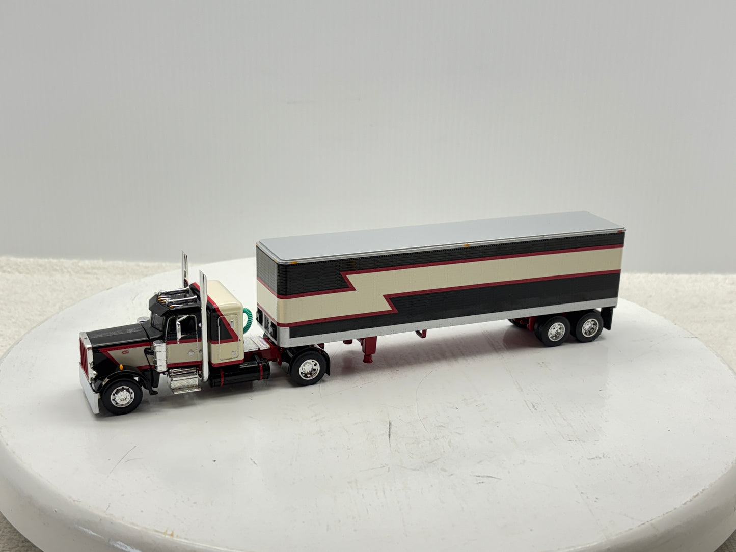 1/64 Peterbilt 359