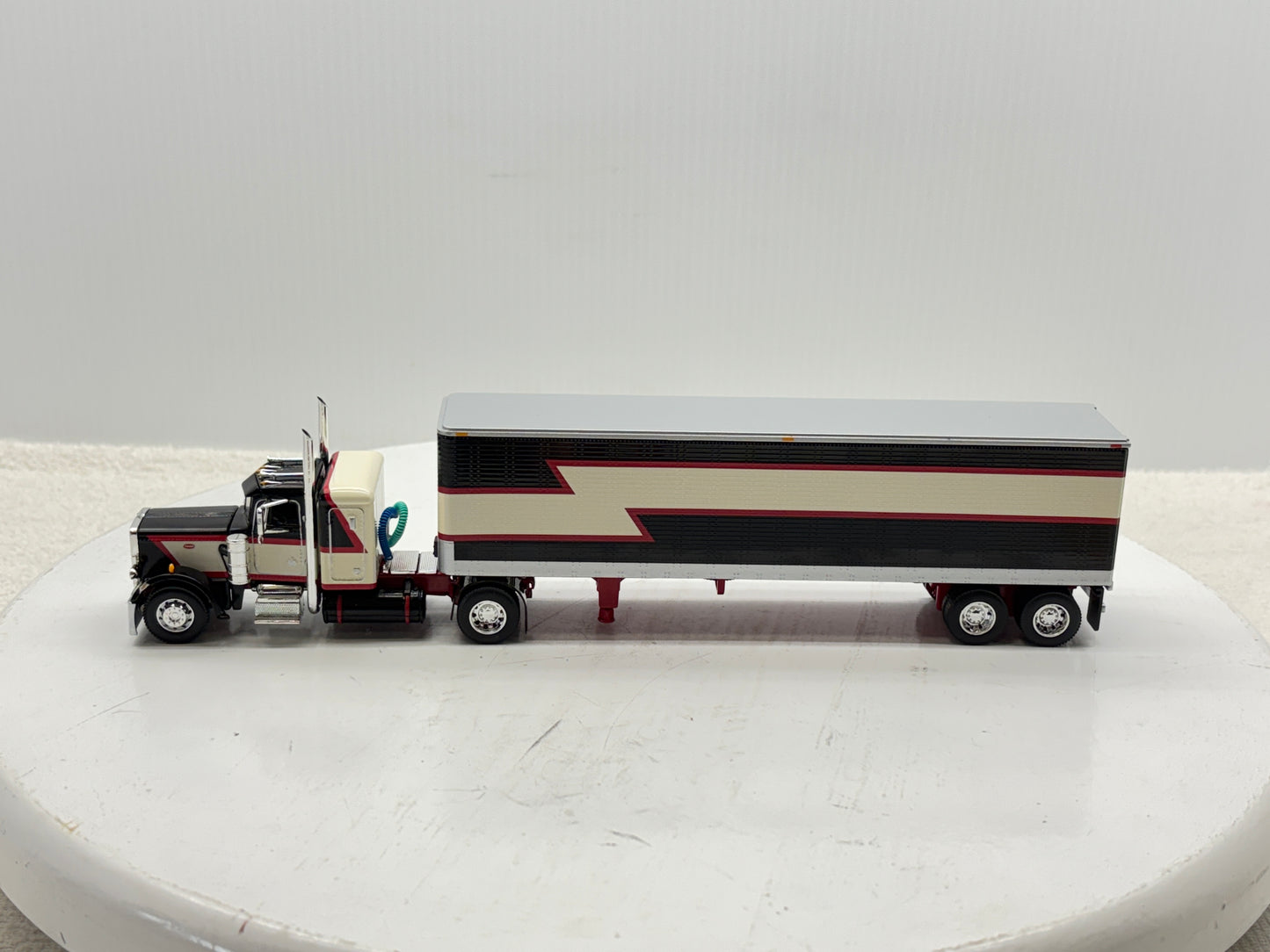 1/64 Peterbilt 359