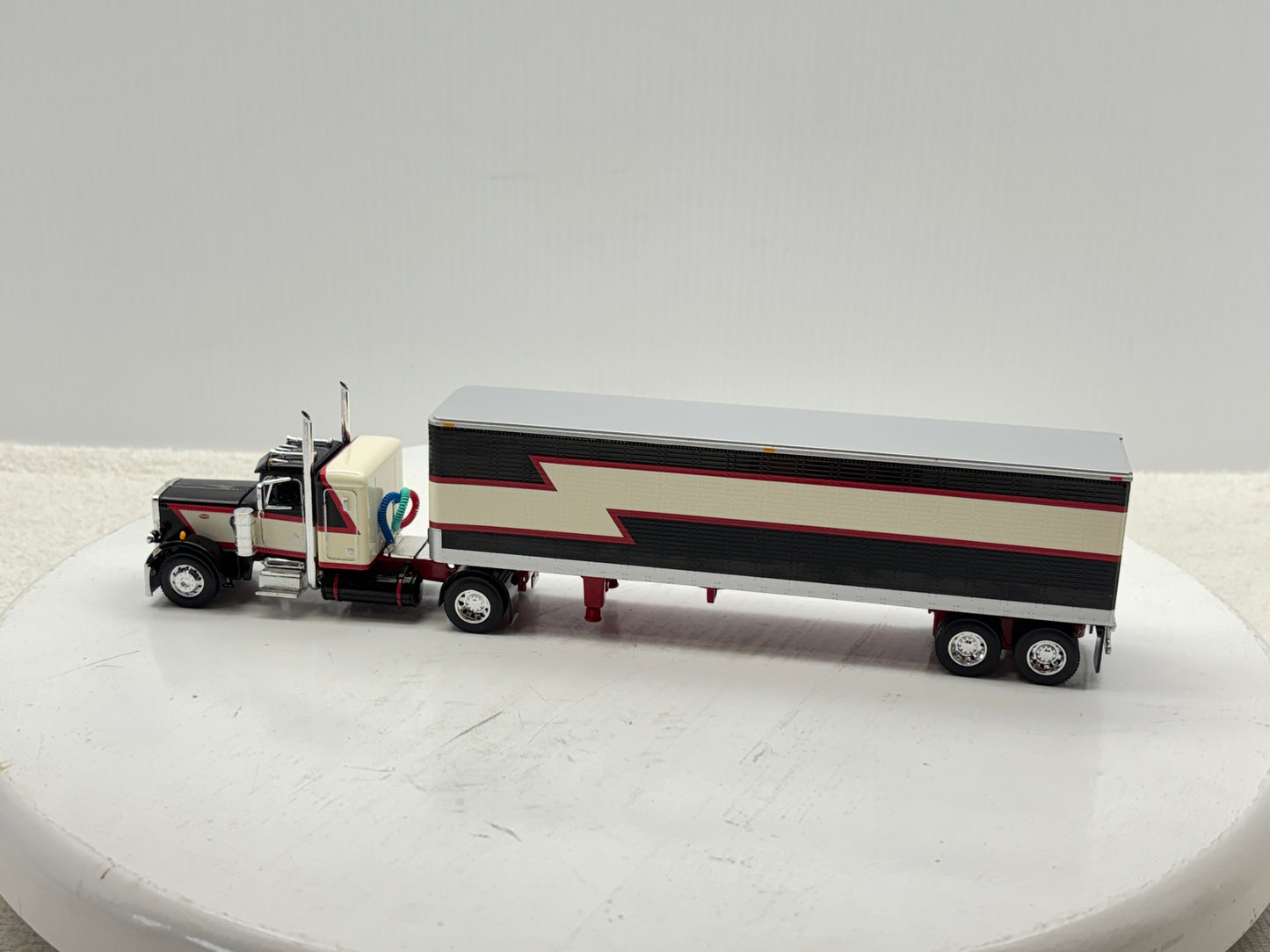 1/64 Peterbilt 359