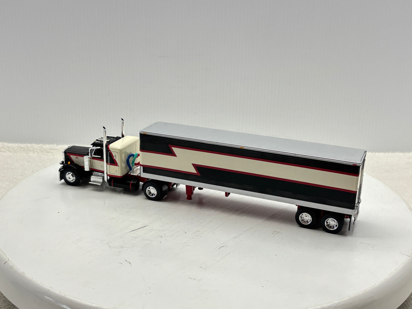 1/64 Peterbilt 359