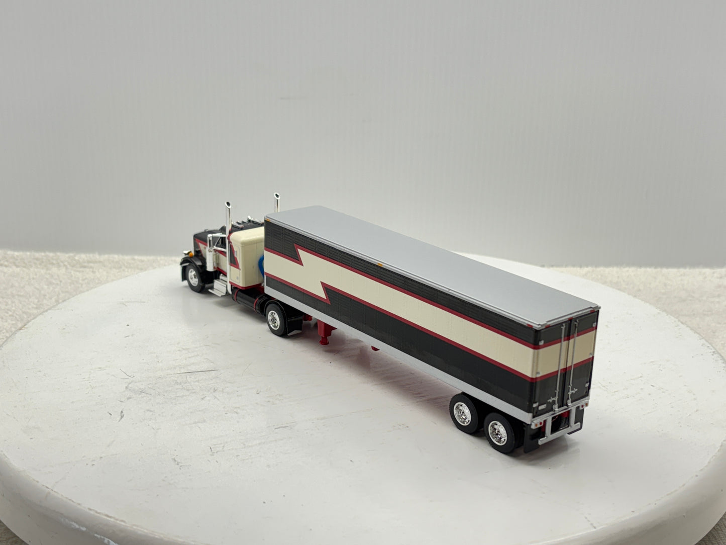 1/64 Peterbilt 359