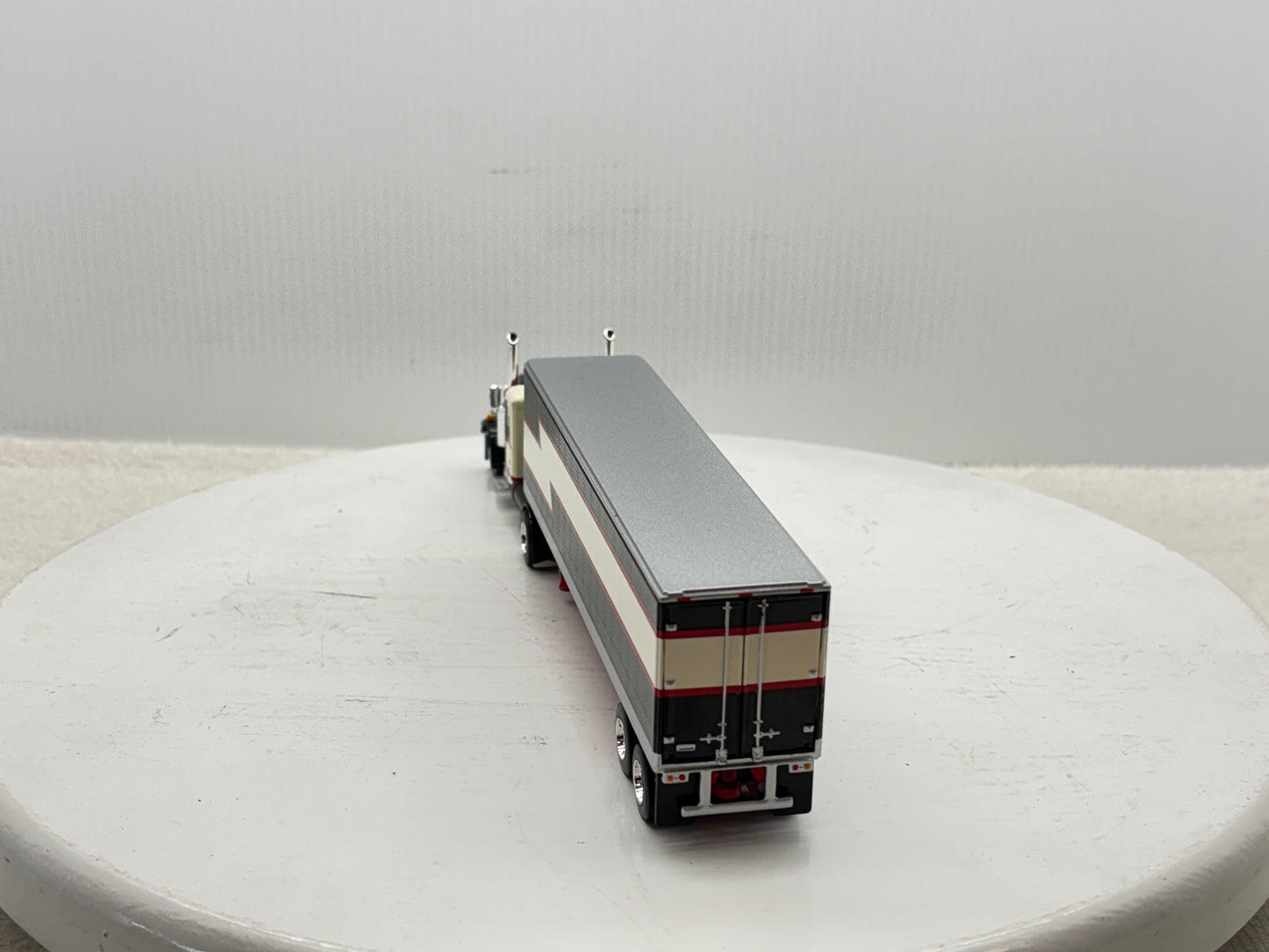 1/64 Peterbilt 359