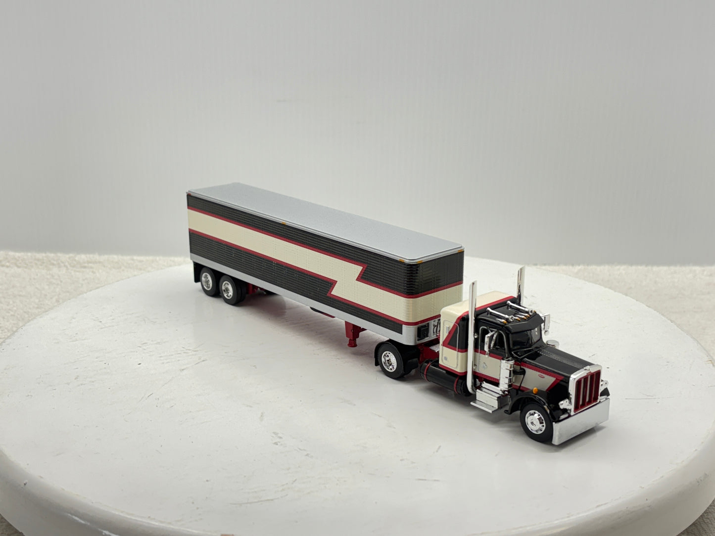 1/64 Peterbilt 359