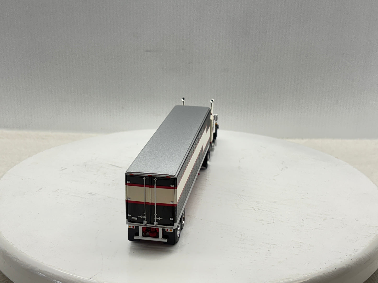 1/64 Peterbilt 359