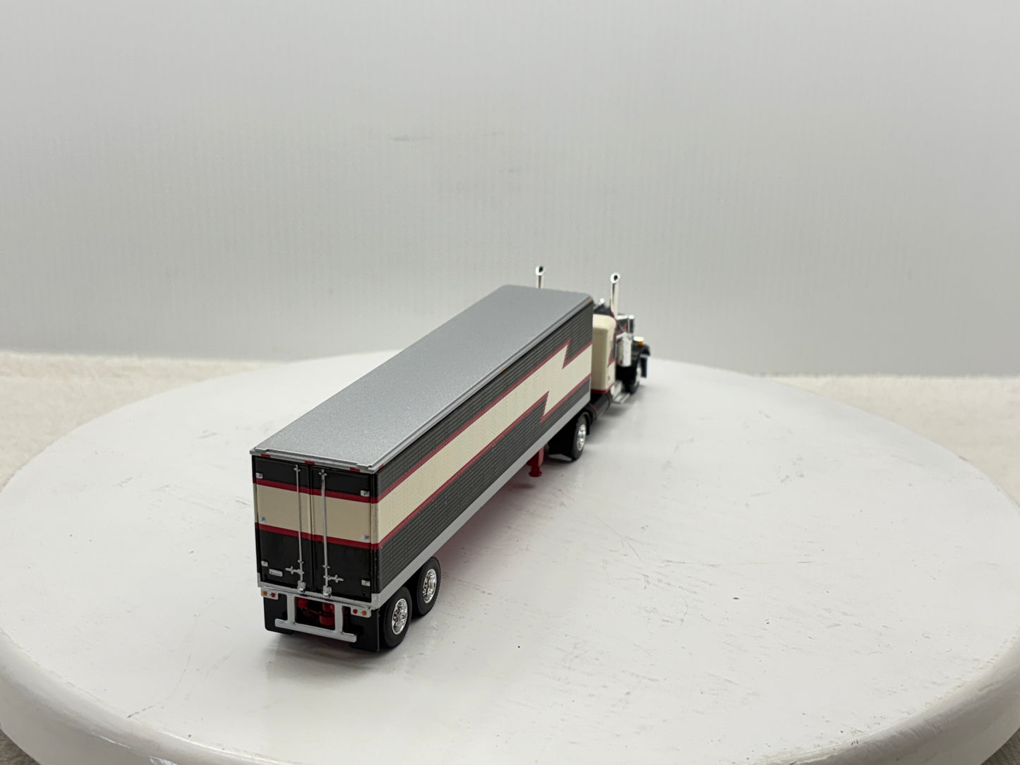 1/64 Peterbilt 359