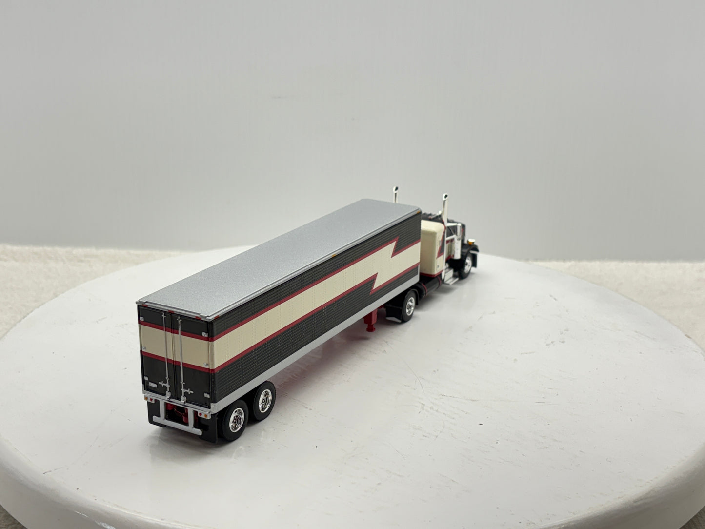 1/64 Peterbilt 359
