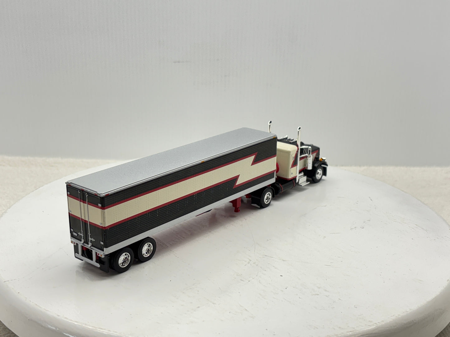 1/64 Peterbilt 359