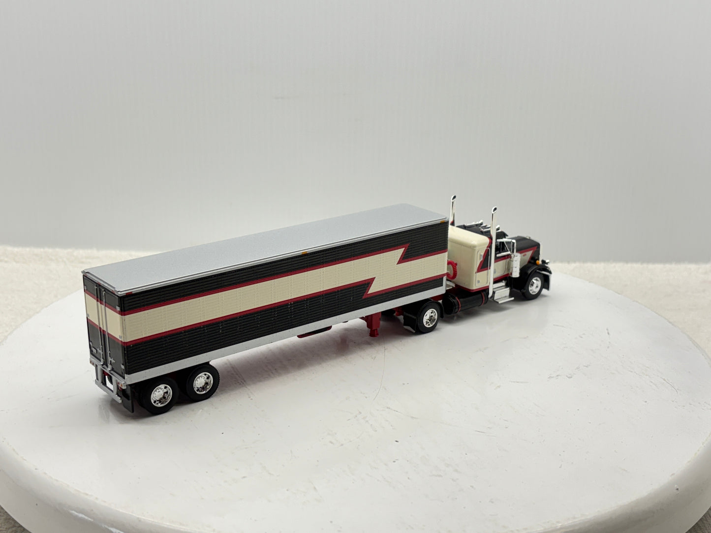 1/64 Peterbilt 359