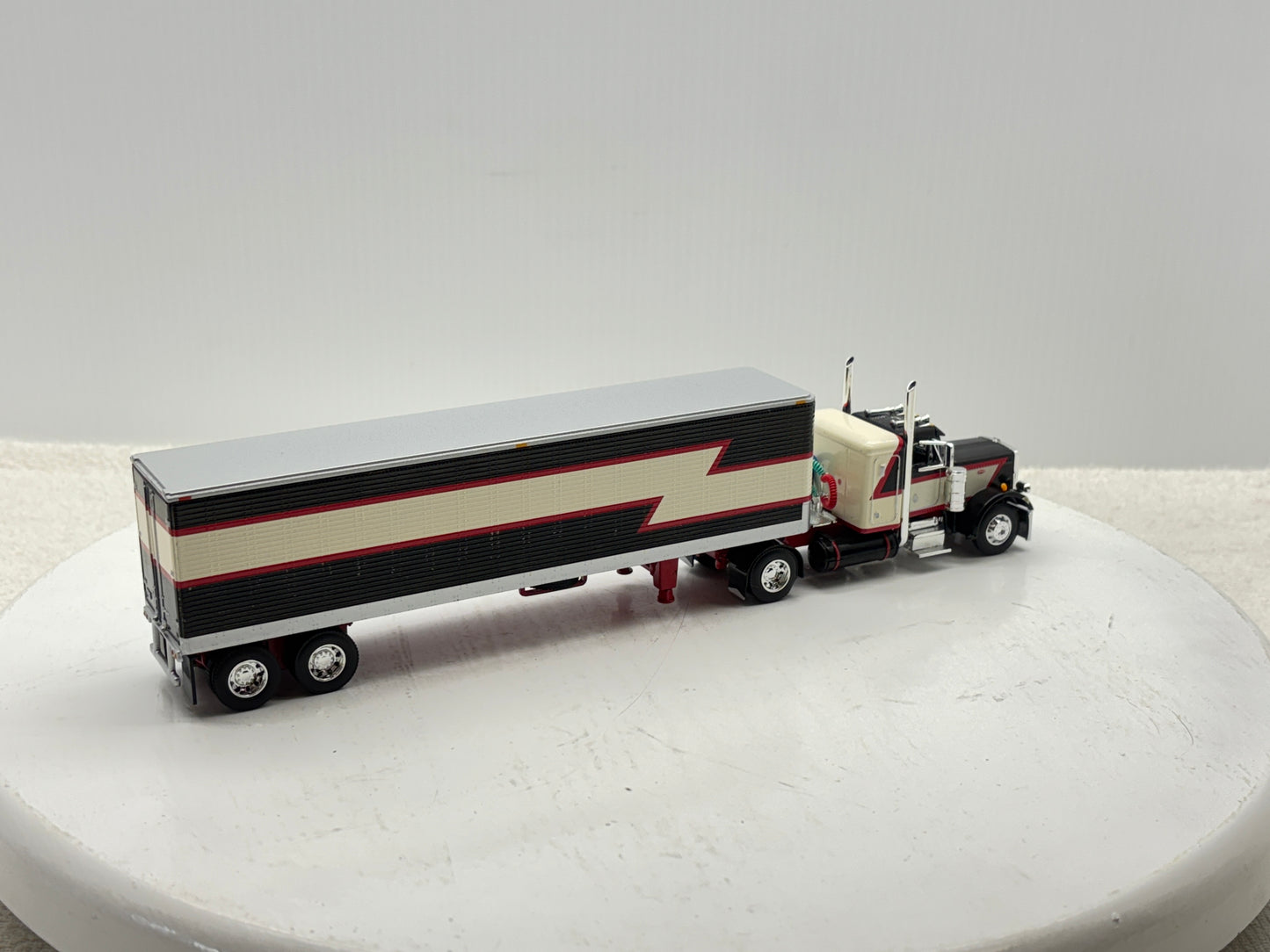 1/64 Peterbilt 359