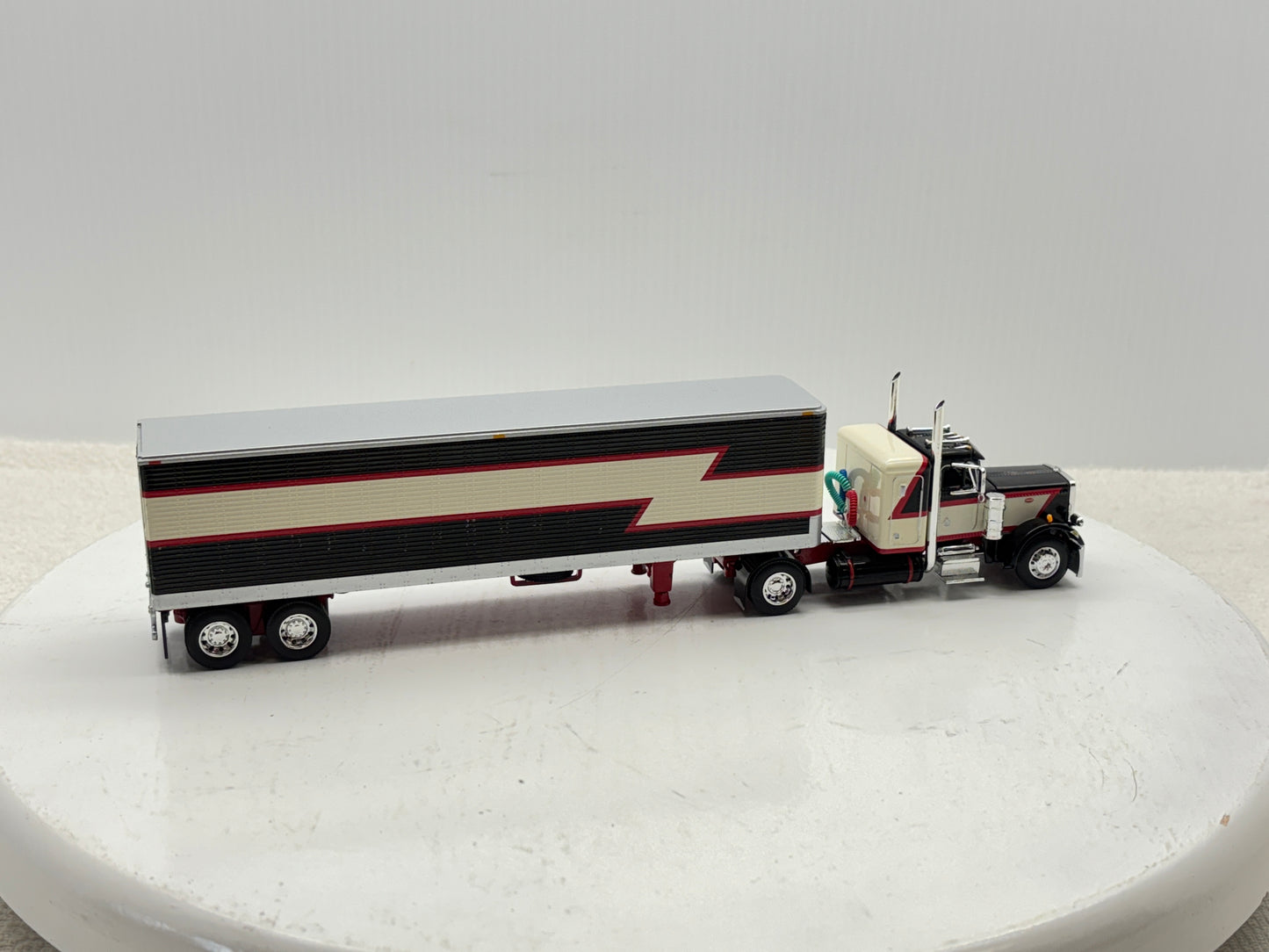 1/64 Peterbilt 359