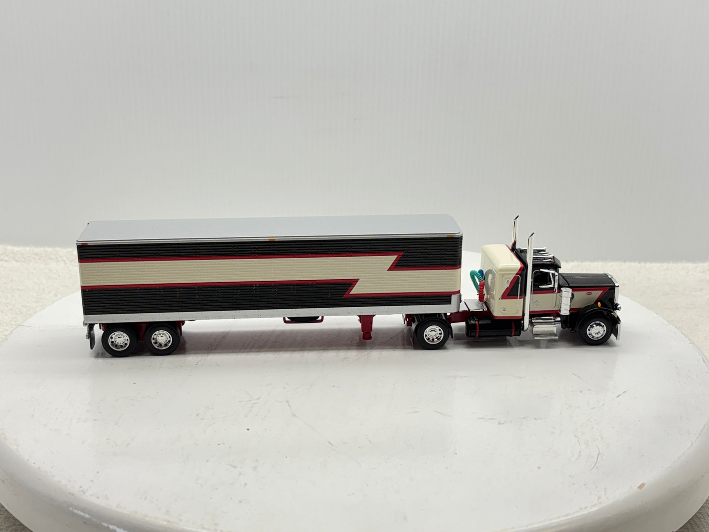 1/64 Peterbilt 359